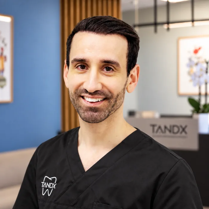 Jakob Wahlqvist, Tandläkare på Tandx i Kinna